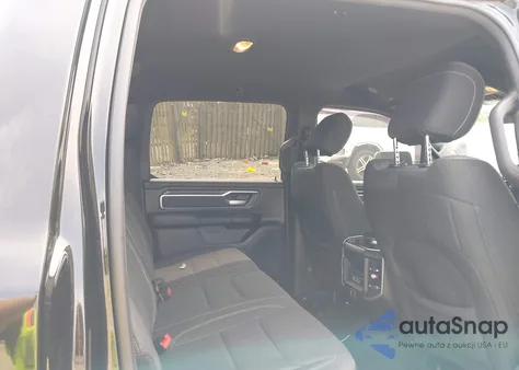 2021 Ram 1500 Big Horn 4X4 5'7 Box z USA, uszkodzony, nr VIN 1C6SRFFT8MN816943